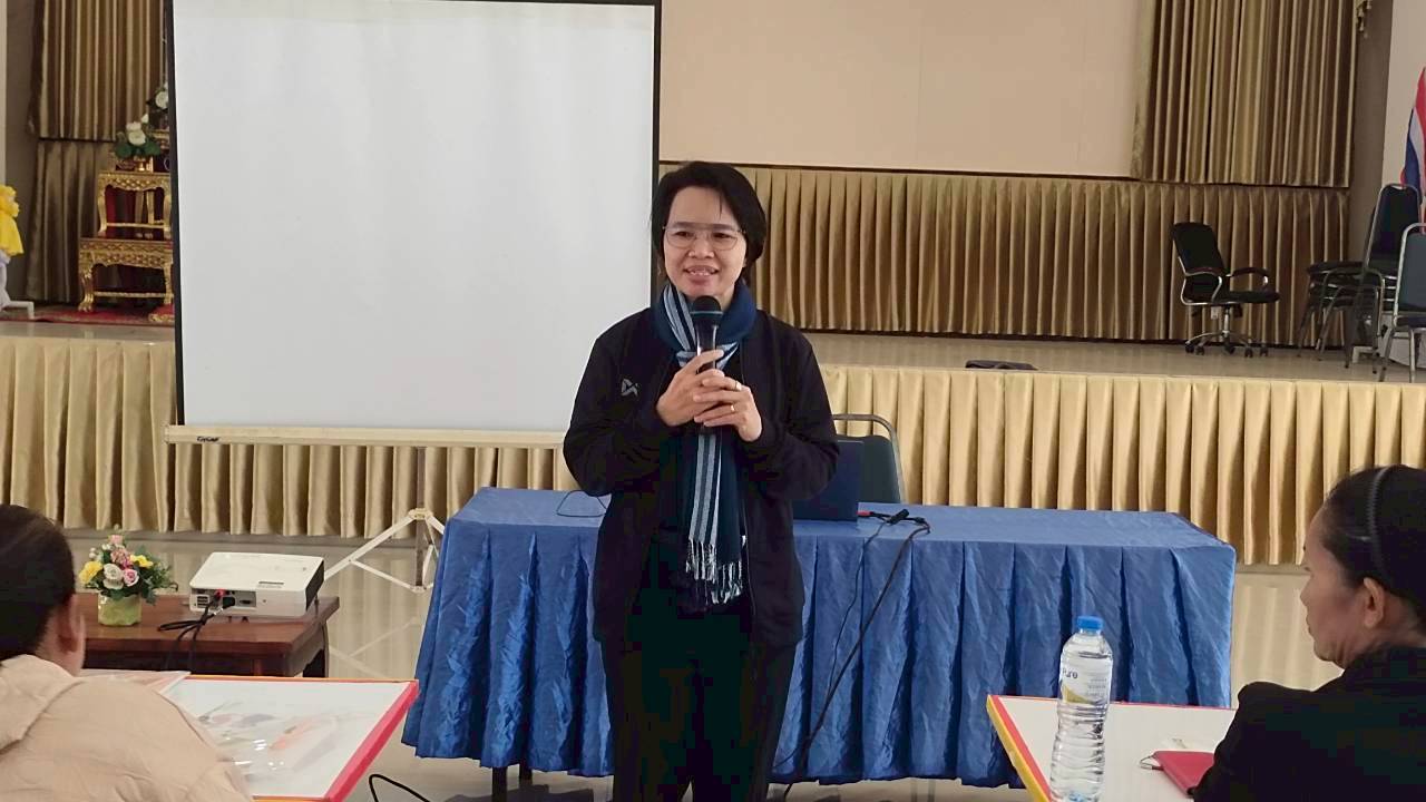 พัฒนาชุมชนอำเภอทรายมูล อบรม การสร้างสัมมาชีพชุมชนครัวเรือนที่มีปัญหาด้านอาชีพและรายได้ ที่มีศักยภาพและสามารถพัฒนาได้